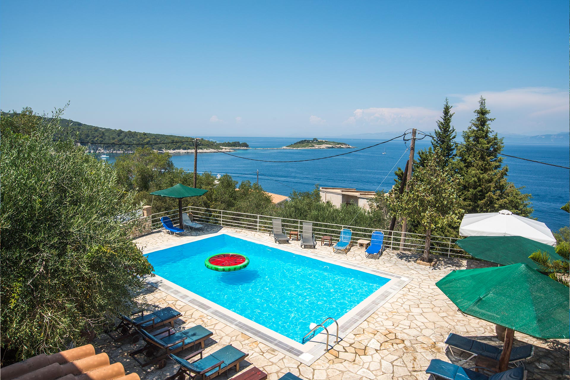 Christos Studios & Apartments